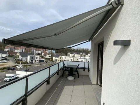 Stores en terrasse installés par Technilux
