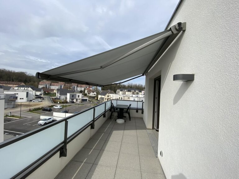 Stores en terrasse sur mesure installé sur Mulhouse par Technilux
